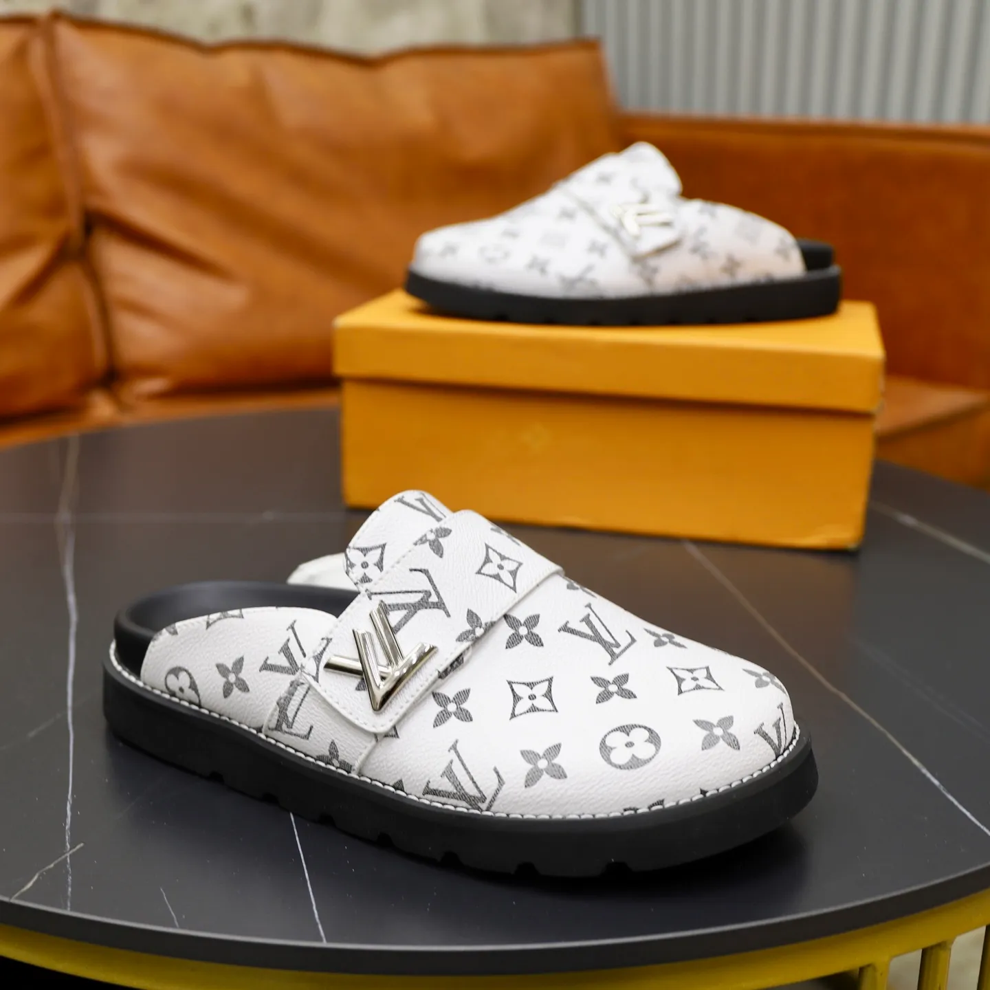 Ex-factory price 420💰 Lv. Popular men's slippers hot sale 🔥 🩴Official website one to one production 38-45 sizes 45 46 🉑️Customized!